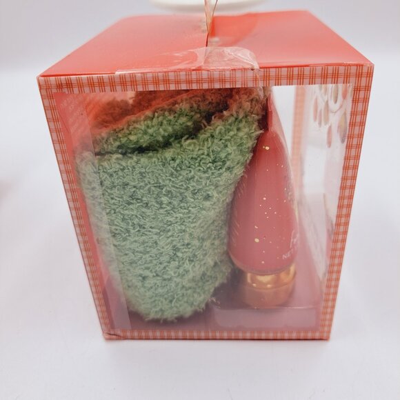 Holiday Holly Berry Foot Scrub & Lotion & Pair of Cozy Socks Christmas Gift Set - Picture 4 of 7